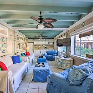 Panama With Pool Access, Steps To Beach! Apartment